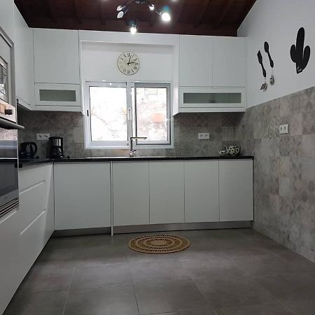 Join Our Relaxed House Near The Beach - Mosteiros Mosteiros  Eksteriør billede