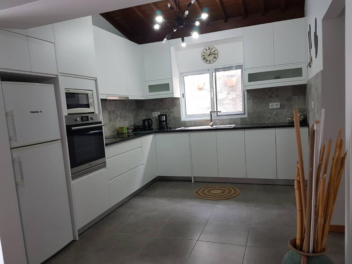 Join Our Relaxed House Near The Beach - Mosteiros Mosteiros  Eksteriør billede