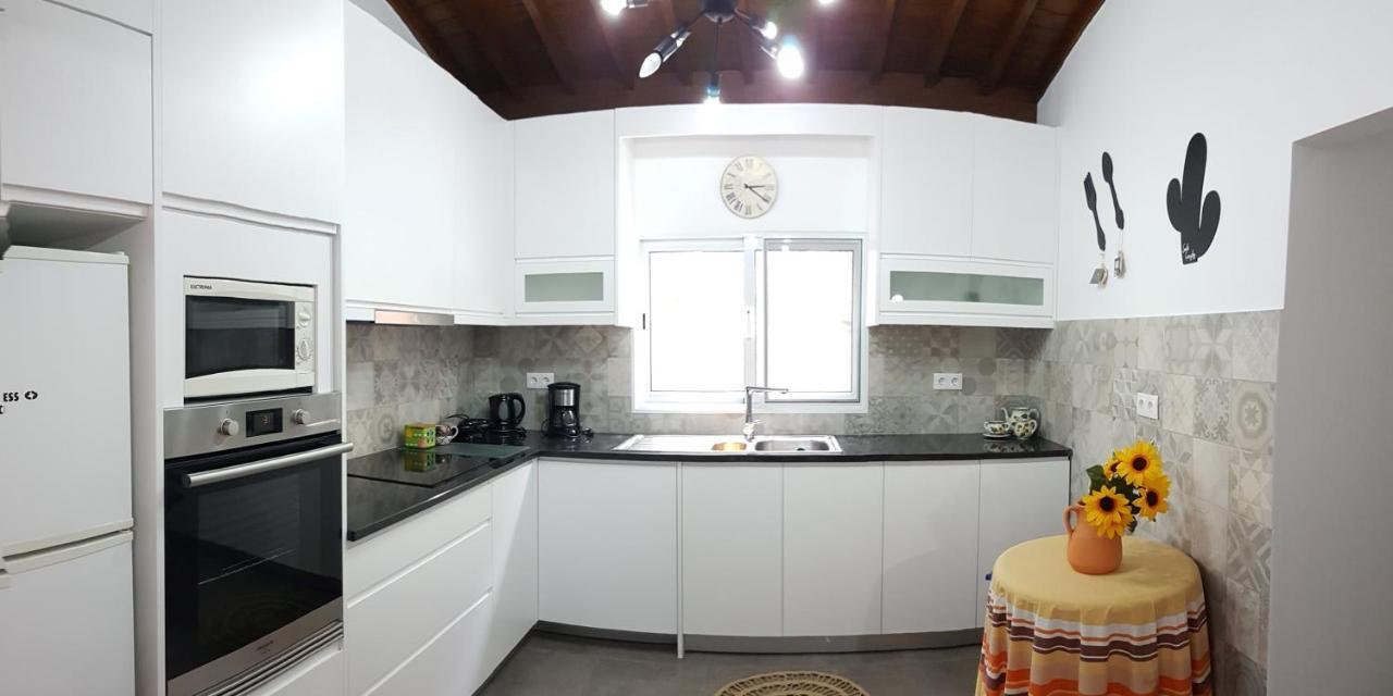 Join Our Relaxed House Near The Beach - Mosteiros Mosteiros  Eksteriør billede