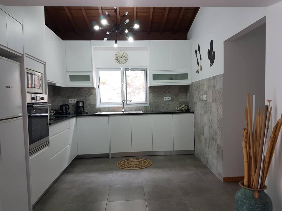 Join Our Relaxed House Near The Beach - Mosteiros Mosteiros  Eksteriør billede