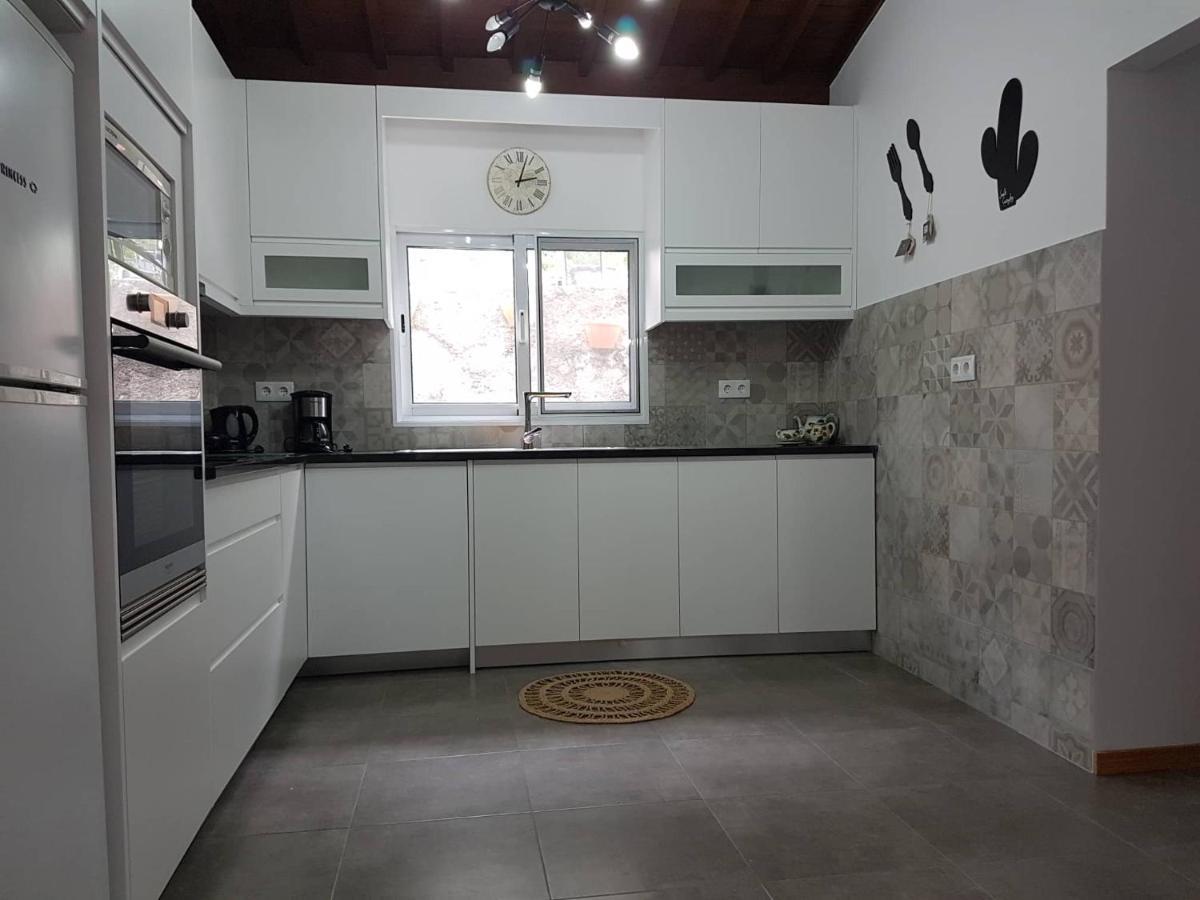 Join Our Relaxed House Near The Beach - Mosteiros Mosteiros  Eksteriør billede