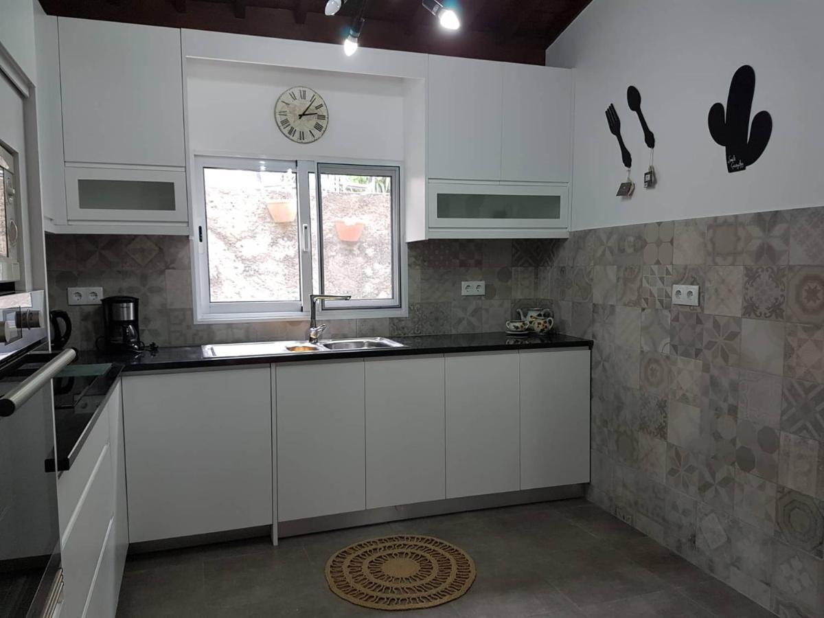 Join Our Relaxed House Near The Beach - Mosteiros Mosteiros  Eksteriør billede