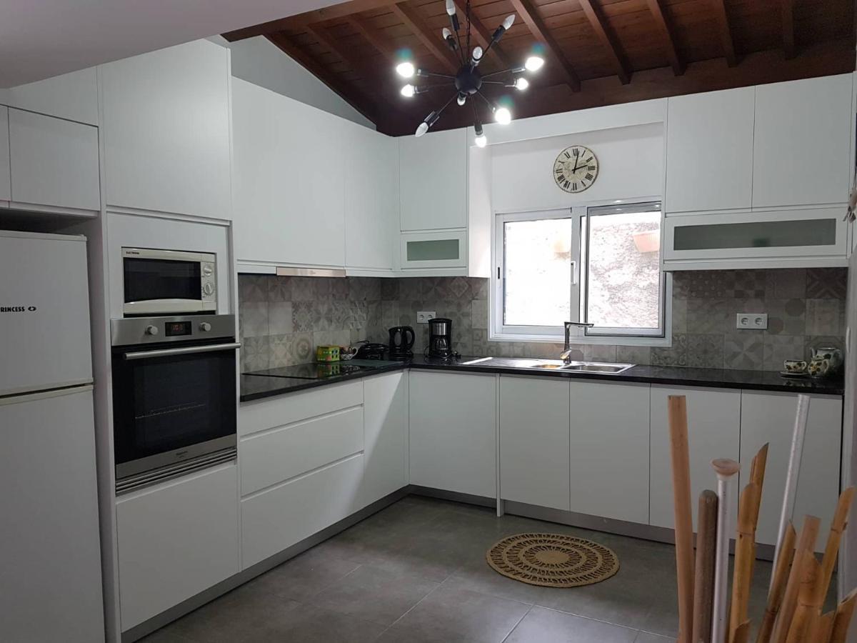 Join Our Relaxed House Near The Beach - Mosteiros Mosteiros  Eksteriør billede